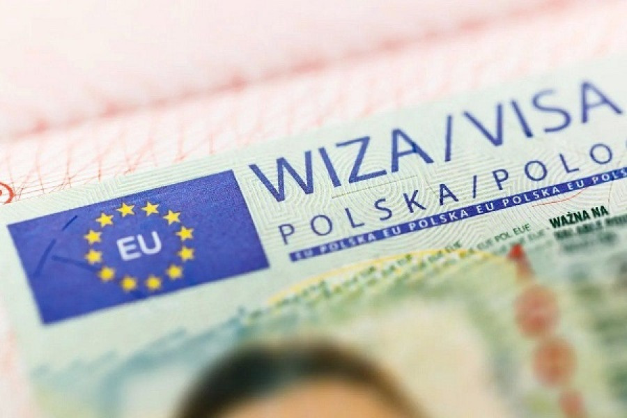 Κλιμακώνεται το σκάνδαλο με τις βίζες στην Πολωνία