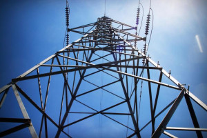 ΙΕΝΕ: Βασικός προβληματισμός η αποσύνδεση του ρεύματος από το αέριο