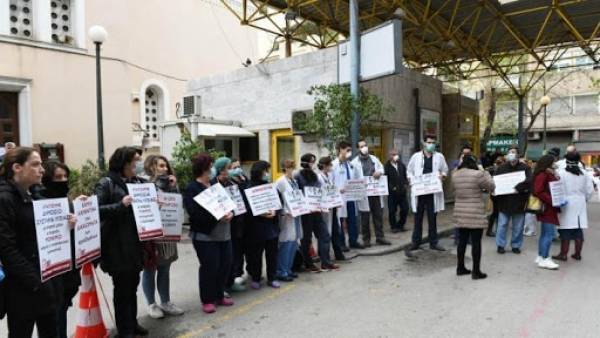 Ένταση μεταξύ γιατρών και αστυνομίας στον Ευαγγελισμό (video)