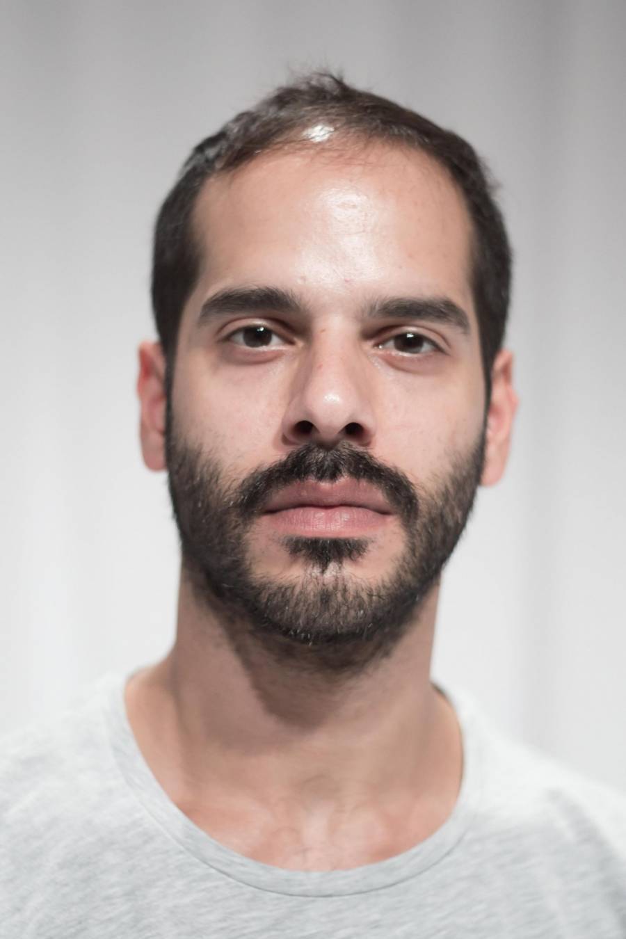 Λάζαρος Βαρτάνης: Ο σκηνοθέτης μιλά για το έργο «Ονόριο, τα ανομήματα ενός εγκληματία»