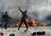 Ουκρανία: Αντικυβερνητικές εκδηλώσεις με φόντο νεκρούς