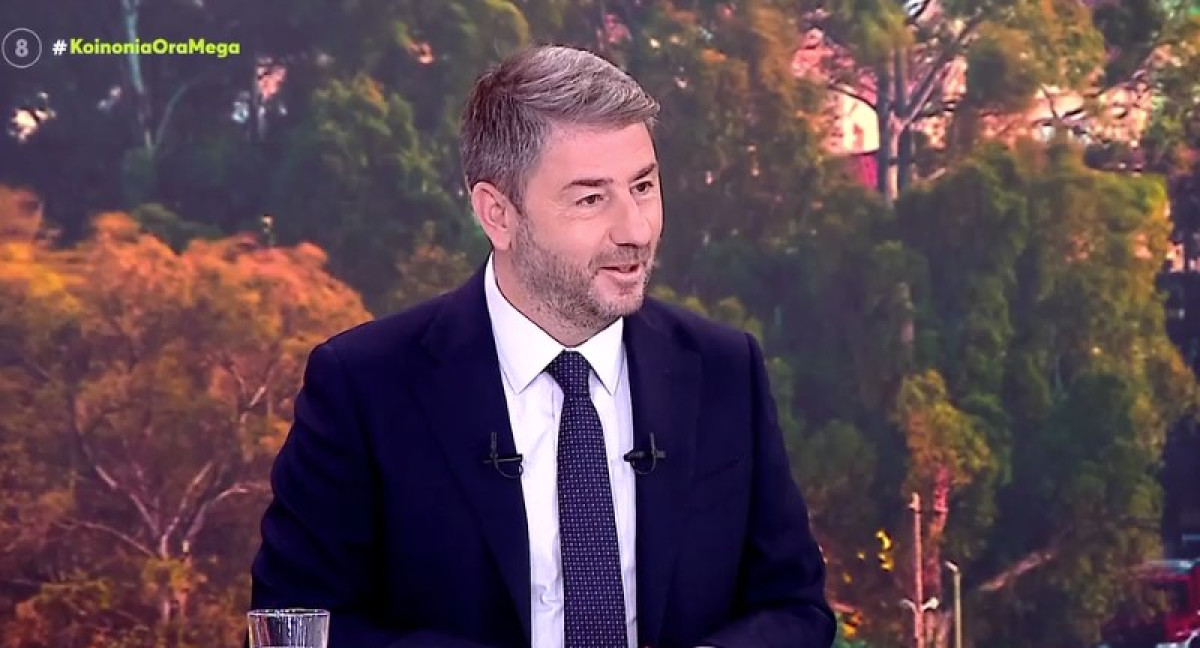 Ανδρουλάκης: Διμέτωπη επίθεση σε Μητσοτάκη και Τσίπρα - «Τραμπικό πυροτέχνημα» στο μνημείο του Αγνώστου Στρατιώτη