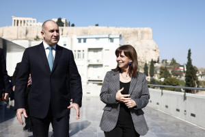 Σακελλαροπούλου: Παρέθεσε γεύμα στον Βούλγαρο Πρόεδρο Ράντεφ
