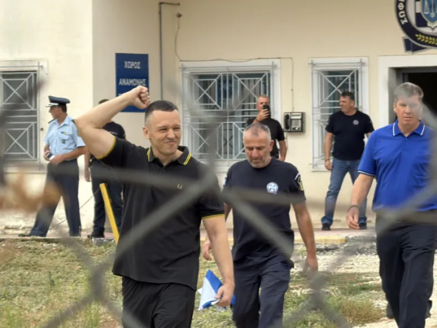 Σηκώνει 7-8% από τους καναπέδες (και τα γυμναστήρια) ο Κασιδιάρης
