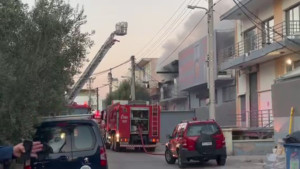 Πυρκαγιά σε επιχείρηση στο Περιστέρι - Δεν υπάρχουν αναφορές για εγκλωβισμένους