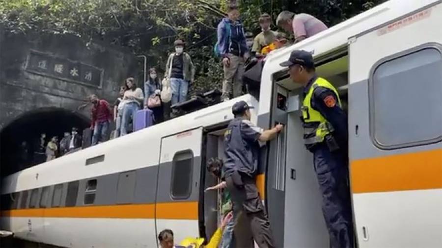 Ταϊβάν: Δυστύχημα τρένου με δεκάδες νεκρούς
