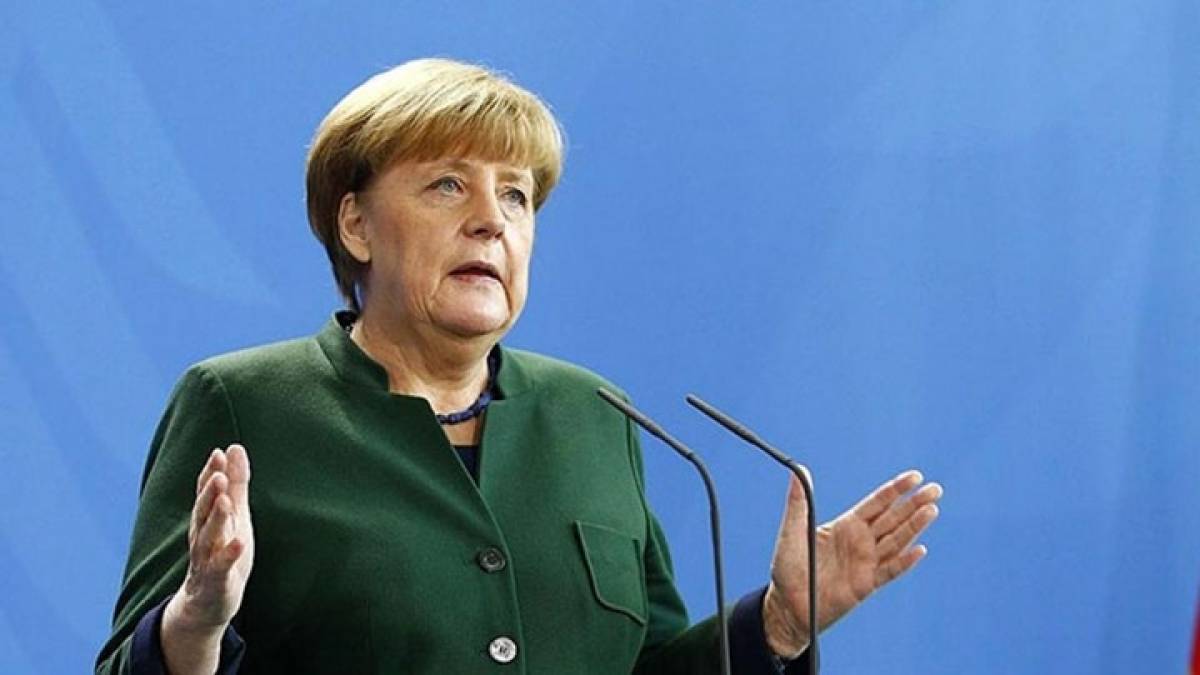 Μέρκελ: Δύσκολες οι διαπραγματεύσεις για τη διαδοχή του Γιούνκερ