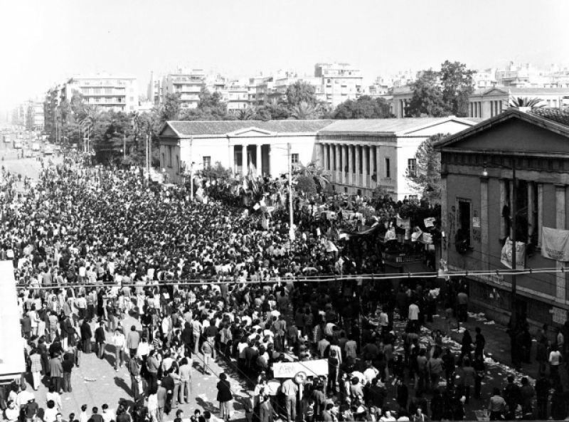 Τα πρωτοσέλιδα των εφημερίδων για την εξέγερση του Πολυτεχνείου