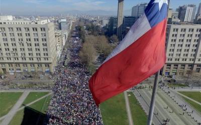 Με αμείωτο ρυθμό συνεχίζονται οι αντικυβερνητικές διαδηλώσεις στη Χιλή
