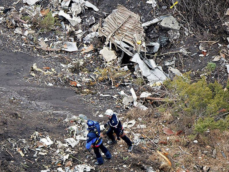 Σε αυτοκτονία του πιλότου αποδίδουν ειδικοί την συντριβή του Airbus