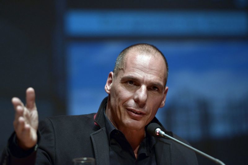 Εισέβαλλαν στο σπίτι του Βαρουφάκη
