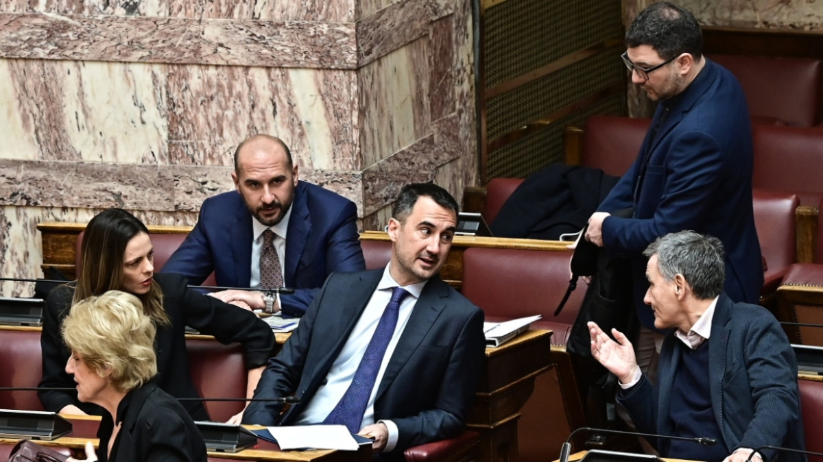 Σε τροχιά διάλυσης η Νέα Αριστερά: Ανεξαρτητοποιούνται επτά βουλευτές