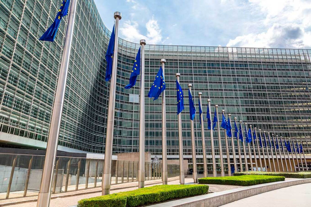Bloomberg: Ο πόλεμος στη Μέση Ανατολή αποτελεί ένα ανεπιθύμητο «σοκ» για την ευρωπαϊκή οικονομία