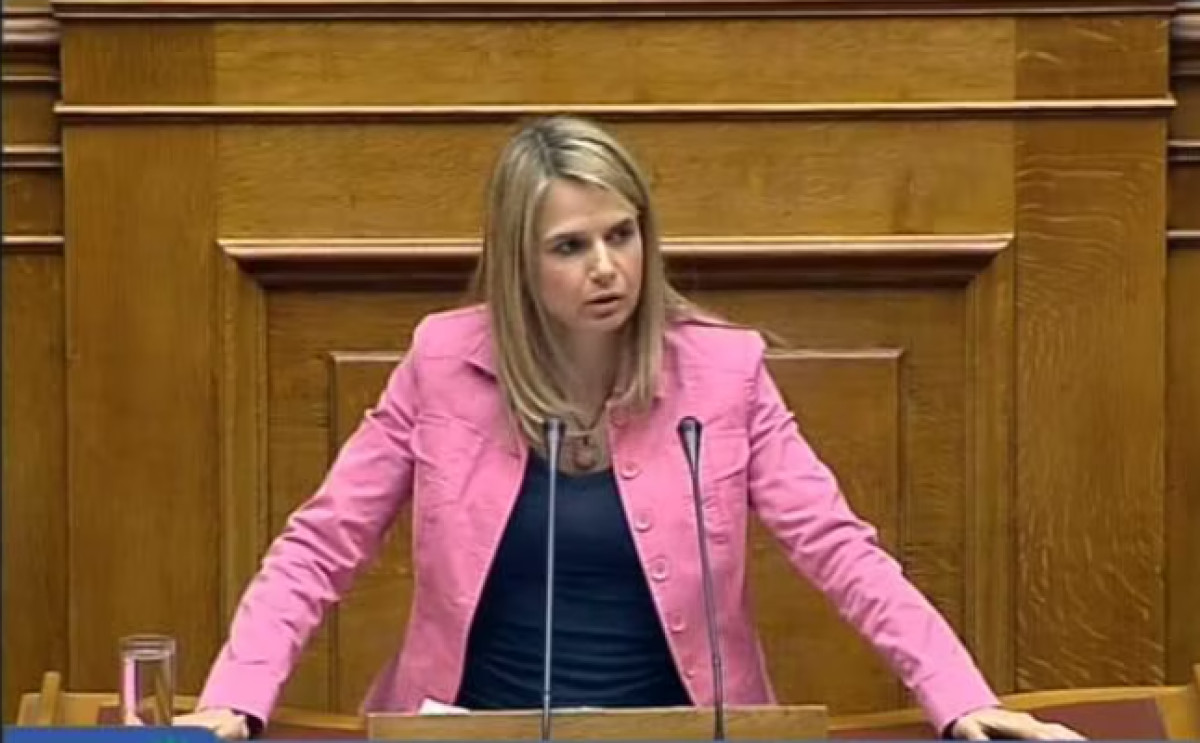 Αποστολάκη: Η κυβέρνηση στηρίζει με δημόσιους πόρους ιδιώτες στην υγεία