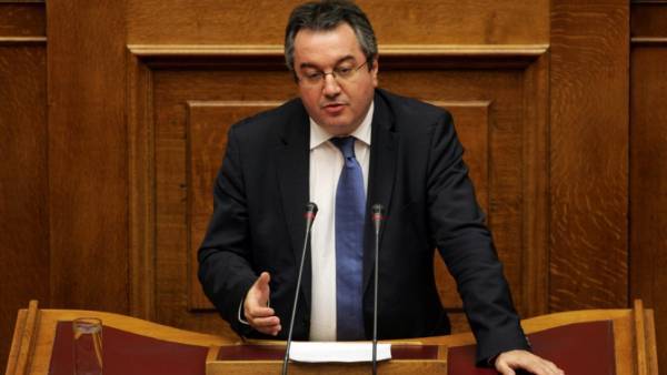 Κριτική Μόσιαλου στην εμβολιαστική στρατηγική της ΕΕ