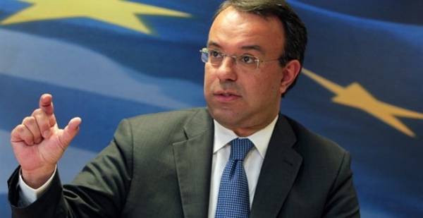 Σταϊκούρας: Ξέφραγο αμπέλι το πρόγραμμα Golden Visa