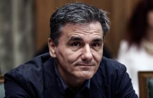 Τσακαλώτος: Στα 2015-16 αυξήθηκε το ετήσιο εισόδημα της μεσαίας τάξης