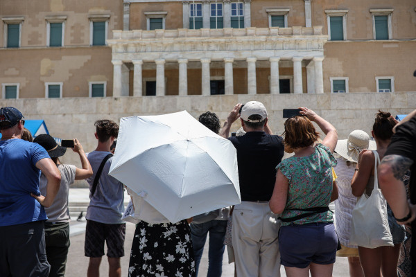 «Έρχεται» έκτακτο δελτίο από την ΕΜΥ για ισχυρό καύσωνα