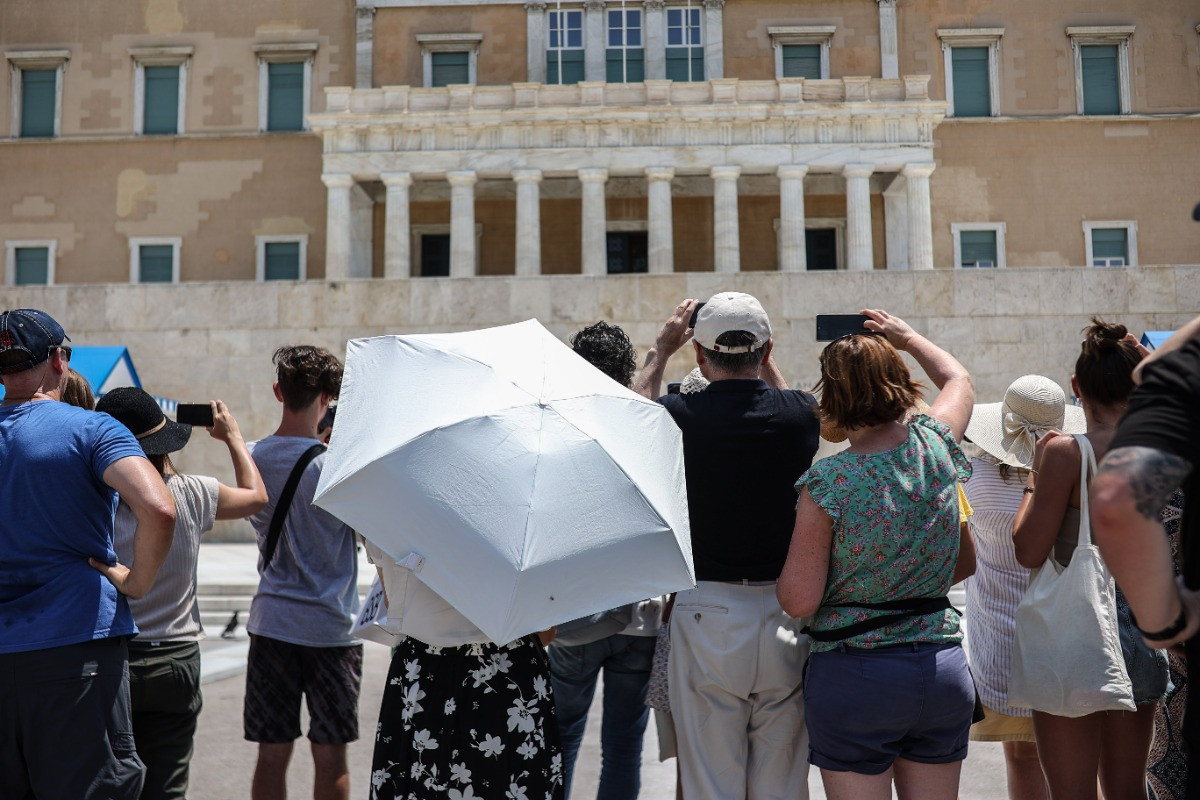«Έρχεται» έκτακτο δελτίο από την ΕΜΥ για ισχυρό καύσωνα