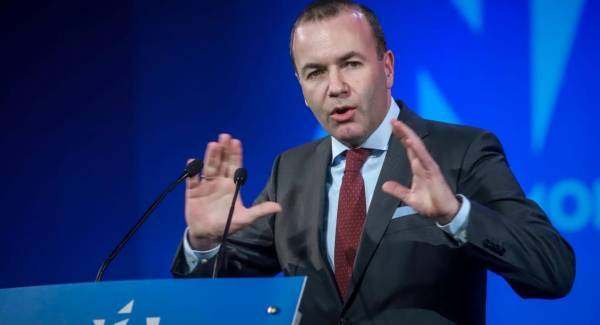Βέμπερ σε Τσίπρα: Να τερματίσει το συνασπισμό με τους ΑΝΕΛ