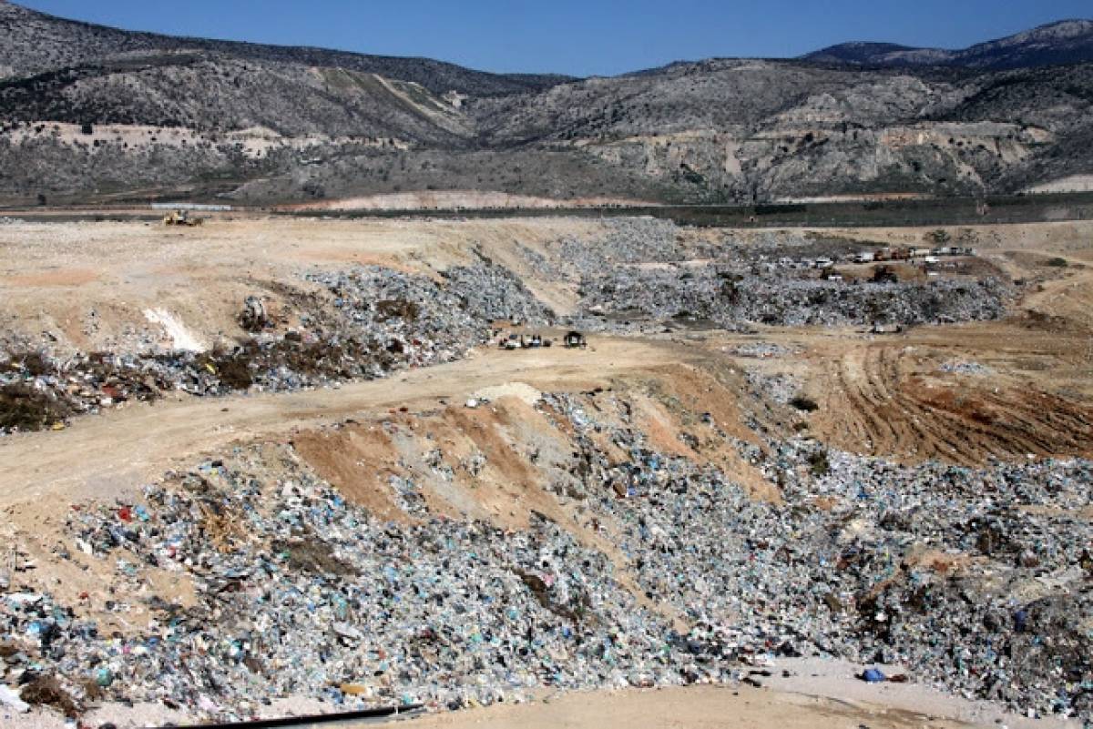 Χιλιάδες τόνοι απορριμάτων στους δρόμους της Αθήνας