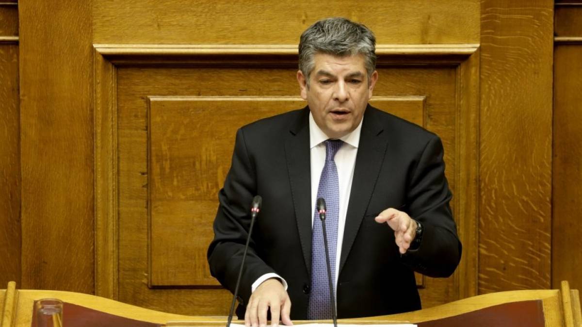 Παπαθεοδώρου: Η δίωξη Πετσίτη φανερώνει σύνδεση σκανδάλου ΔΕΠΑ-ELFE και Μαξίμου
