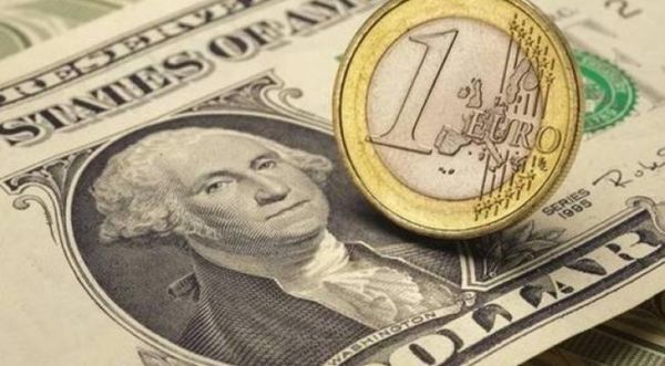 Αγορά συναλλάγματος: Υποχωρεί το δολάριο έναντι του ευρώ