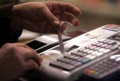 "Στοπ" από τους θεσμούς στην πρόταση για τον ΦΠΑ