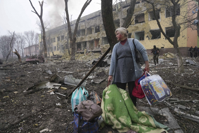 Κρεμλίνο: Οι βομβαρδισμοί στη Μαριούπολη θα σταματήσουν μόνον αν παραδοθεί