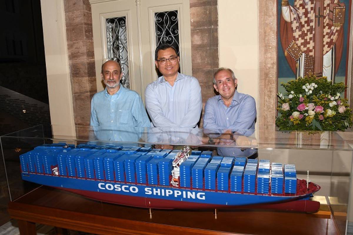 Συμβολικό δώρο από την COSCO SHIPPING στο Ναυτικό Μουσείου Χίου