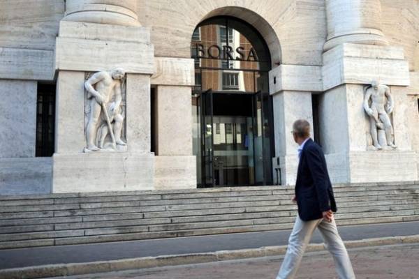 Στο... στόχαστρο τα ιταλικά ομόλογα μετά το «χτύπημα» της Fitch