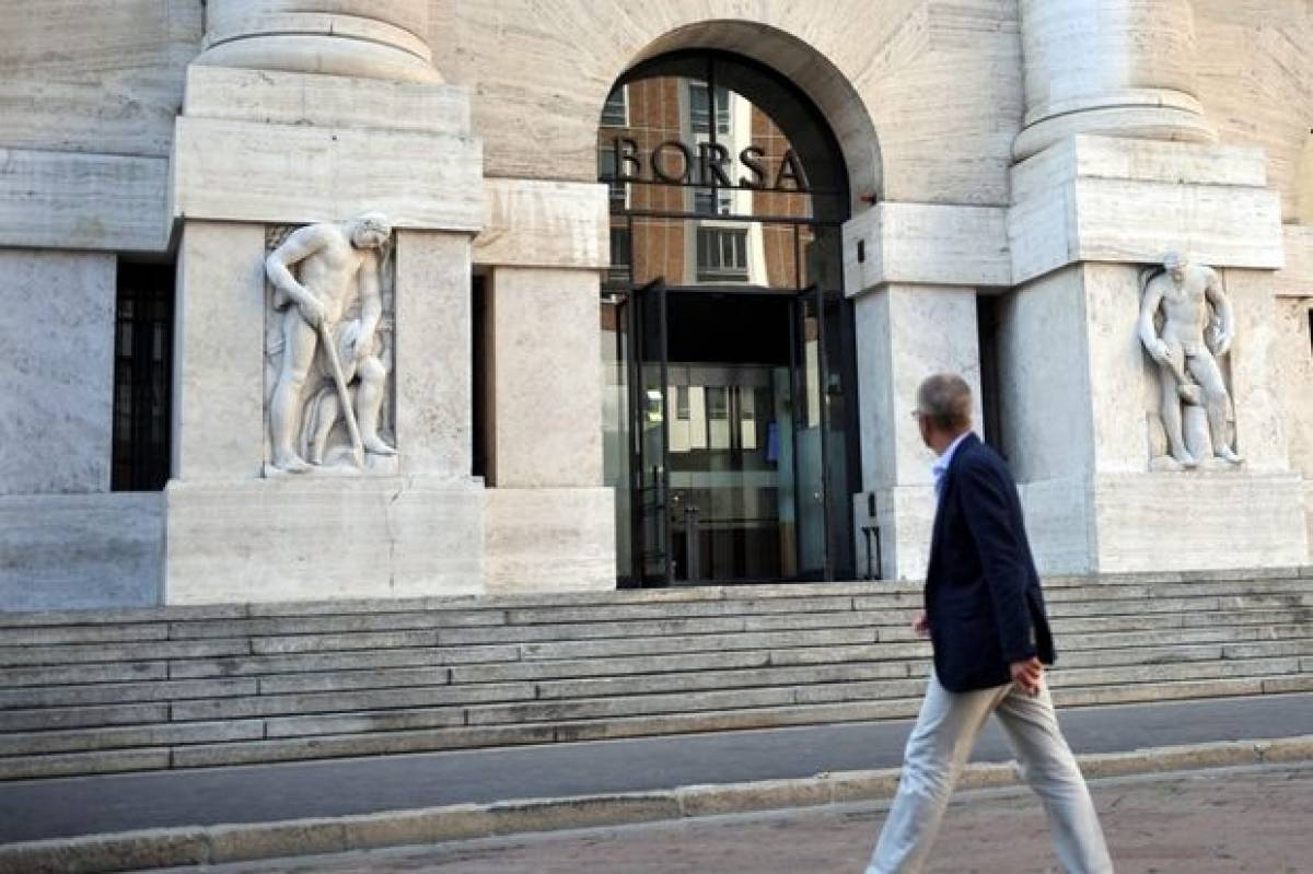 Στο... στόχαστρο τα ιταλικά ομόλογα μετά το «χτύπημα» της Fitch