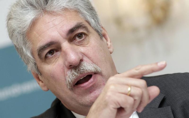Αυστριακός υπ. Οικονομικών: Η ελληνική κυβέρνηση θα υποχωρήσει
