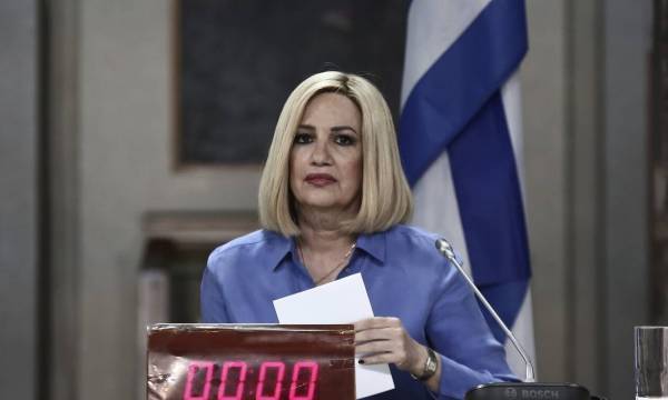 Γεννηματά: Το 2021 να πάρουμε τις ζωές μας πίσω
