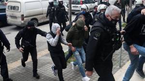 Δολοφονία Άλκη: 21χρονος Έλληνας κρατούσε το δρεπάνι, λένε οι συλληφθέντες