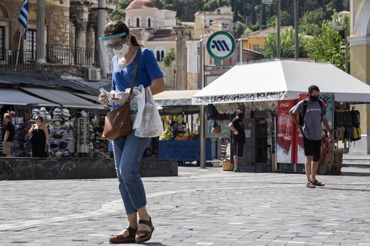 Μάσκα παντού συστήνουν οι επιδημιολόγοι- «Μην περιμένετε να γίνει υποχρεωτικό»