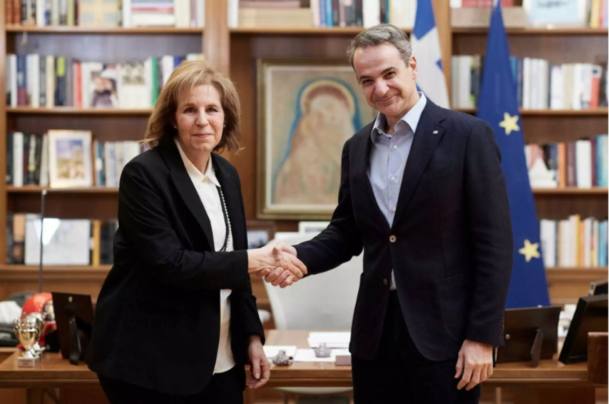 Στη Νέα Δημοκρατία η Εύη Χριστοφιλοπούλου- Το καλωσόρισμα Μητσοτάκη