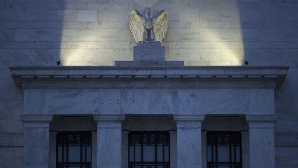 Fed: Αμετάβλητα, με... υποσχετική για τον Δεκέμβριο, τα επιτόκια