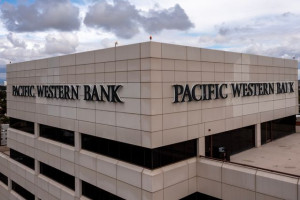 PacWest: Νέα «βουτιά» 20% για τη μετοχή λόγω μειωμένων καταθέσεων