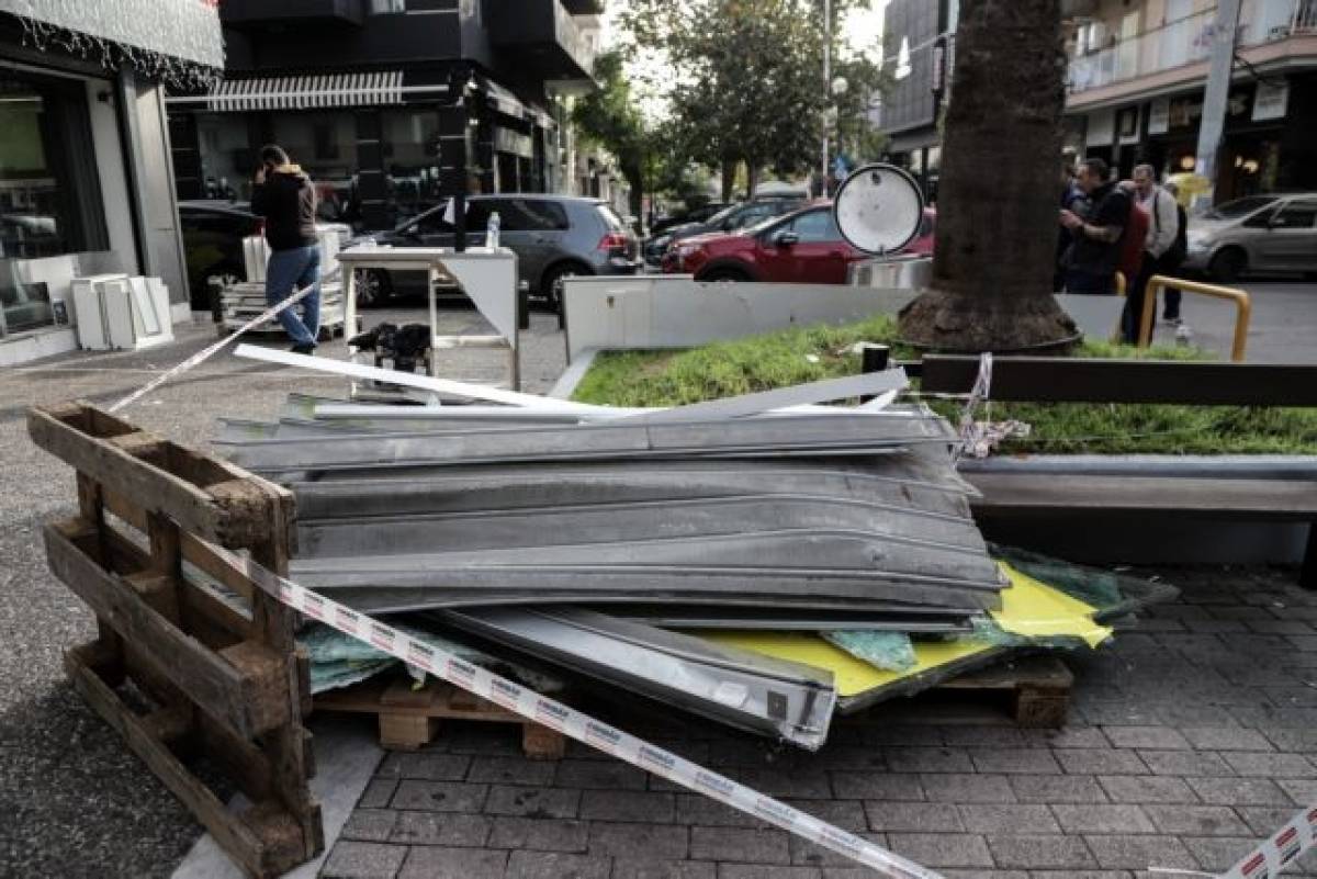 Περιστέρι: «Μπούκαραν» σε κατάστημα με αυτοκίνητο