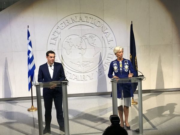 Τσίπρας-Λαγκάρντ: Αποφασιστική εφαρμογή του προγράμματος και ελάφρυνση του χρέους