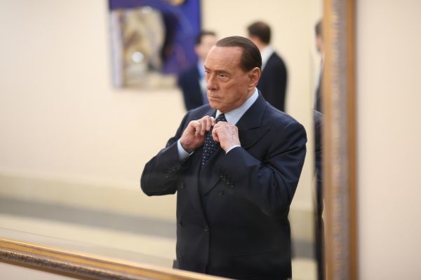 Καβαλιέρε... ετών 81, με σχέδια για δυναμική επιστροφή στην πολιτική