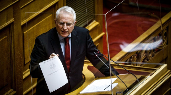 Εξώδικα Ραγκούση σε 3 εφημερίδες για το σπίτι στην Πάρο