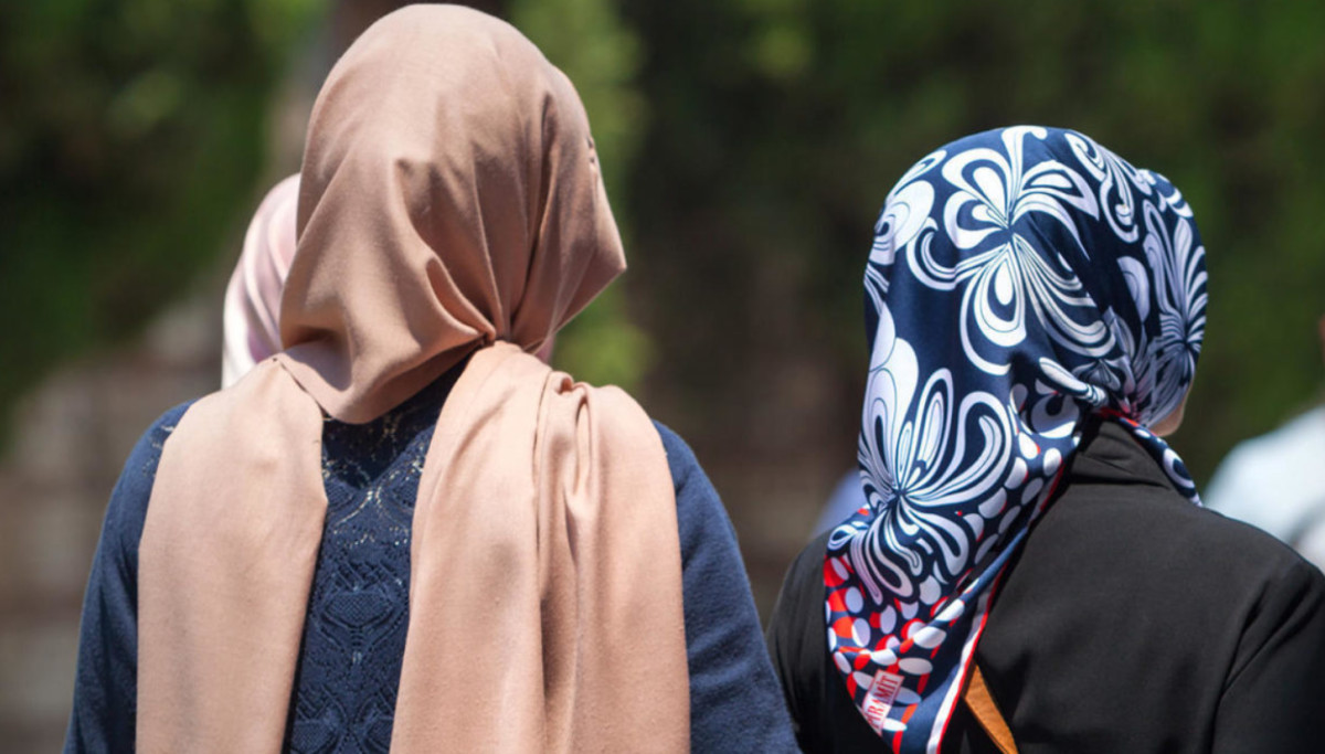 Γαλλία: Η διαμάχη για τα θρησκευτικά σύμβολα στα σχολεία συνεχίζεται