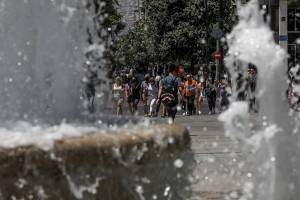 Μαίνεται το «κύμα» καύσωνα-Πολύ υψηλός κίνδυνος πυρκαγιάς για 12 περιοχές