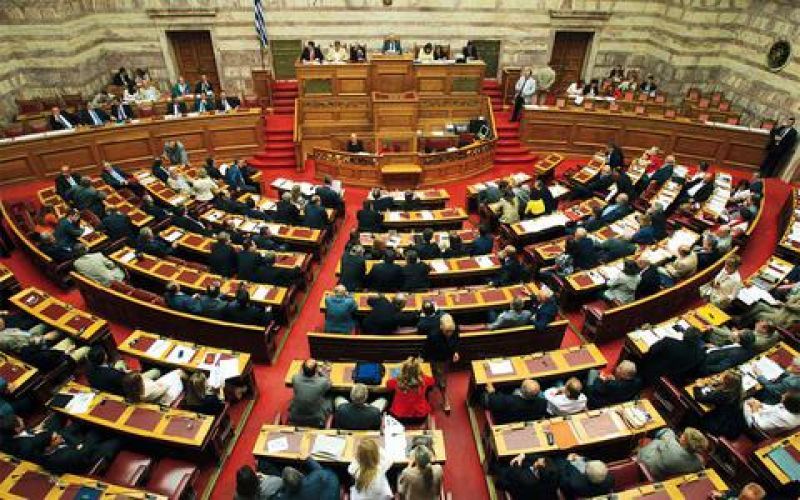 Εκπαιδευτικοί με μεταπτυχιακό ή διδακτορικό: Χθες εξαιρέθηκαν, σήμερα μπήκαν σε διαθεσιμότητα