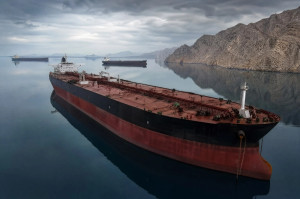 Η Τεχεράνη απειλεί να σφραγίσει το Ορμούζ: «Δεν θα περνάει ούτε σταγόνα πετρελαίου»