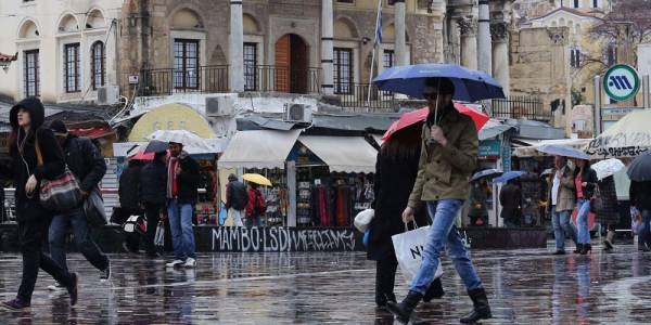 Τσίκνισμα με συννεφιά, βροχές και σποραδικές καταιγίδες