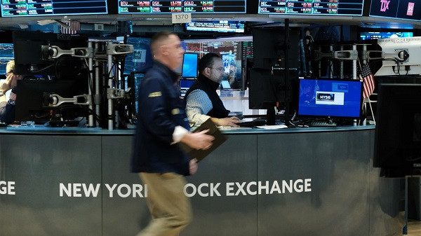 Κατέβασαν «ταχύτητα» οι αγοραστές στη Wall Street