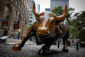 Wall Street: Ανοδικό ξεκίνημα με το βλέμμα στις αιτήσεις εργασίας